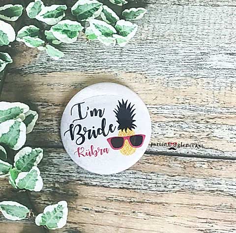 Gözlüklü Ananas Bride Rozet