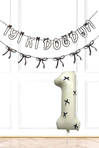 Siyah Fiyonk Konsept Banner ve Yaş Balonlu Doğum Günü Balon Seti