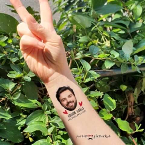 Damat Fotoğraflı Geçici Dövme