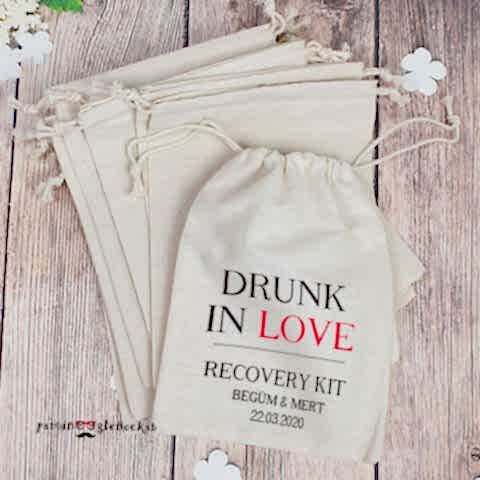 Drunk in Love Kişiye Özel Baskılı Hangover Kit