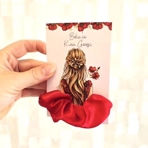 Kırmızı Elbiseli Kız Kına Konsept Hediyelik Saten Toka