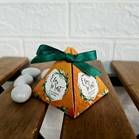 Yapraklı Gold Konsept Piramit Şekilli Nikah Şekeri