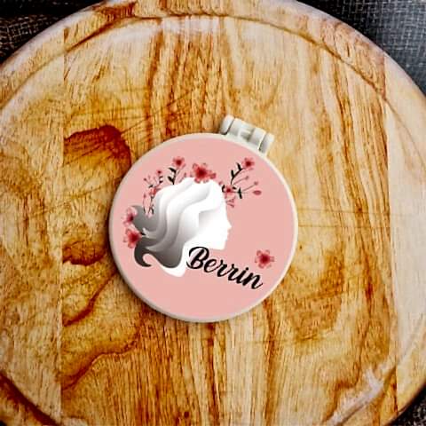 Tek Tek İsimli Kırmızı Çiçekler Kadın Silüeti 8 Mart Hediyelik Ayna