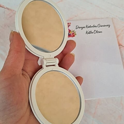 Plastik Aynalı Kadınlar Günü Hediye Seti Kadın Silüeti 8 Mart Hediyelik Ayna Toka Çanta