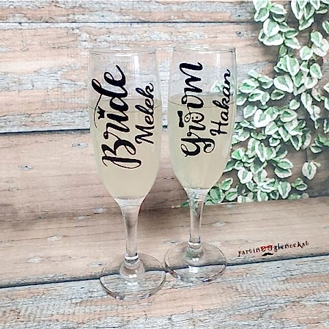 Bride - Groom Şekilli Kişiye Özel İsimli Şampanya Kadehi 2'li