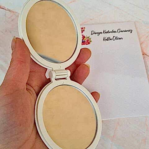 Plastik Aynalı Kadınlar Günü Hediye Seti Kadının Gücü 8 Mart Hediyelik Ayna Toka Çanta
