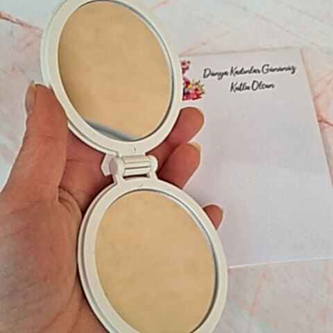 Plastik Aynalı Kadınlar Günü Hediye Seti Kadın Figürleri 8 Mart Hediyelik Ayna Toka Çanta