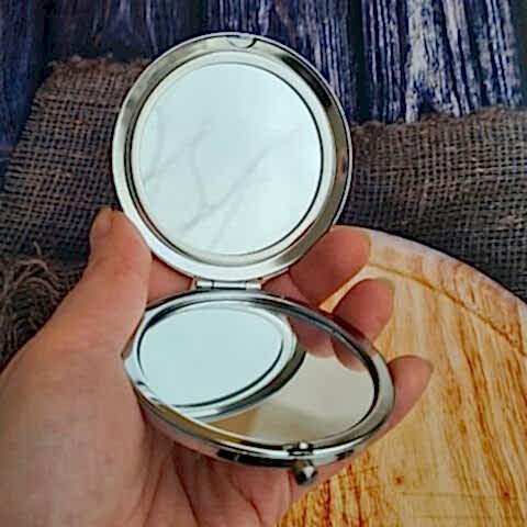 Metal Aynalı Kadınlar Günü Hediye Seti Kadın Figürleri 8 Mart Hediyelik Ayna Toka Çanta