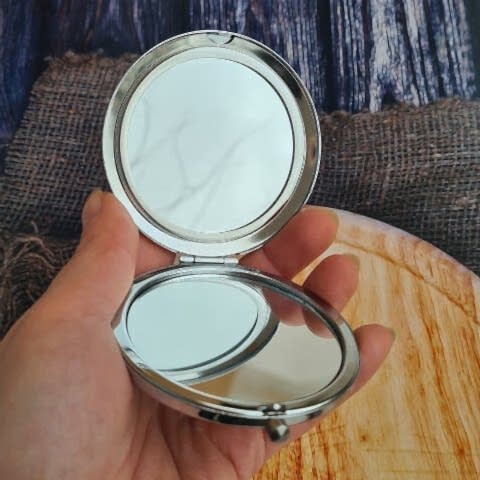 Metal Aynalı Kahveli Kadınlar Günü Hediye Seti Kadın Silüeti 8 Mart Hediyelik Ayna Toka Çanta