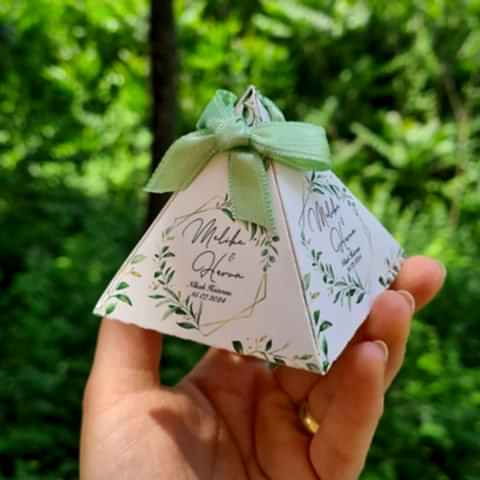 Zeytin Yapraklı Gold Konsept Piramit Şekilli Nikah Şekeri