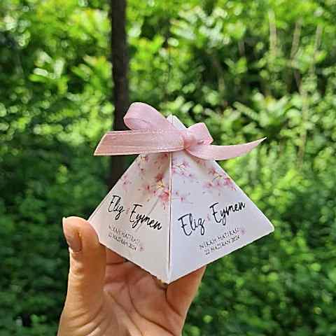 Kiraz Çiçekleri Konsept Piramit Şekilli Nikah Şekeri