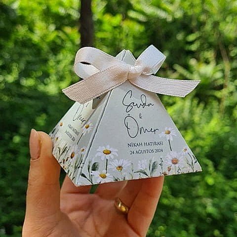 Retro Papatya Konsept Piramit Şekilli Nikah Şekeri