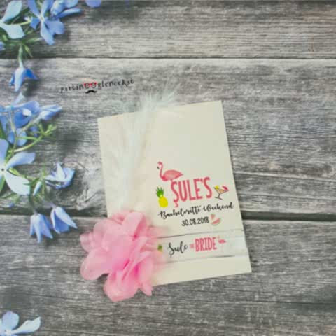 Flamingo Aloha Temalı Beyaz Tüylü Çiçekli Bileklik