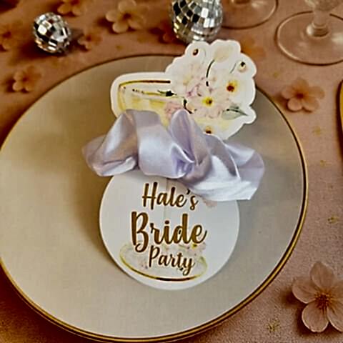 Çiçekli Gold Bride to be Konsept Hediyelik Saten Toka