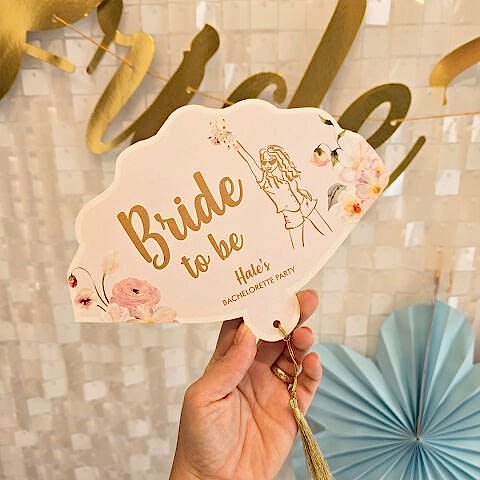 Çiçekli Gold Bride to be Konsept Bekarlığa Veda Püsküllü Yelpaze Kart