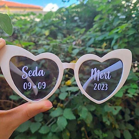 Kişiye Özel İsimli Beyaz Kalpli Güneş Gözlüğü
