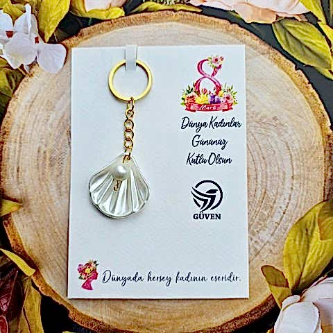 8 Mart Kadınlar Günü İncili İstiridye Şeklinde Anahtarlık Hediyelik