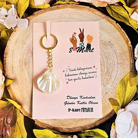 8 Mart Kadınlar Günü İncili İstiridye Şeklinde Anahtarlık Hediyelik