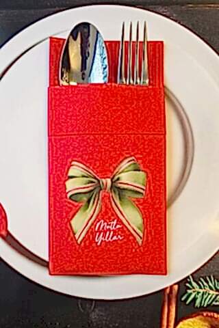 Kumaş Dokulu Kırmızı Zarif Yeşil Fiyonk Tasarım Cepli Yılbaşı Peçetesi 6lı Paket