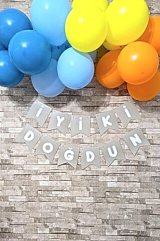 İyi Ki Doğdun Banner Kum Beji Üzeri Beyaz Yazı Retro Doğum Günü Süsleri