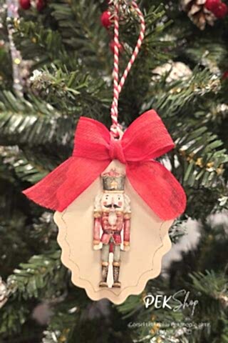 Kurşun Asker Figürlü Kırmızı Fiyonklu Yılbaşı Ağaç Süsü