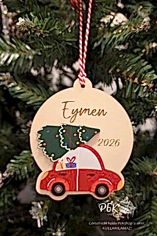 İsme Özel Yılbaşı Ağacı Taşıyan Araba Figürlü İsimli Yılbaşı Ağaç Süsü