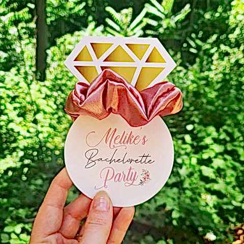 Çiçekli Konsept Hediyelik Saten Toka