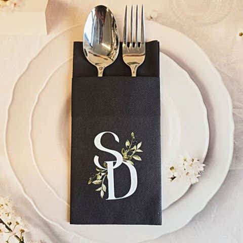 Kumaş Dokulu Cepli Baş Harf Yapraklı Konsept Siyah Peçete