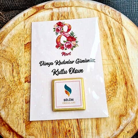 8 Mart Çiçekli Çikolatalı Kadınlar Günü Hediyesi