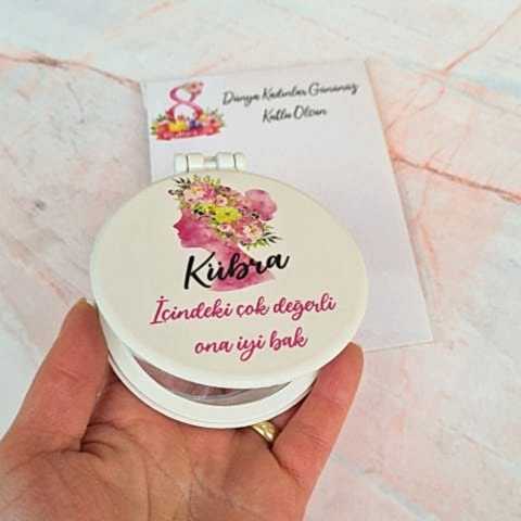 Tek Tek İsimli Pembe Kadın Silüeti 8 Mart Hediyelik Ayna