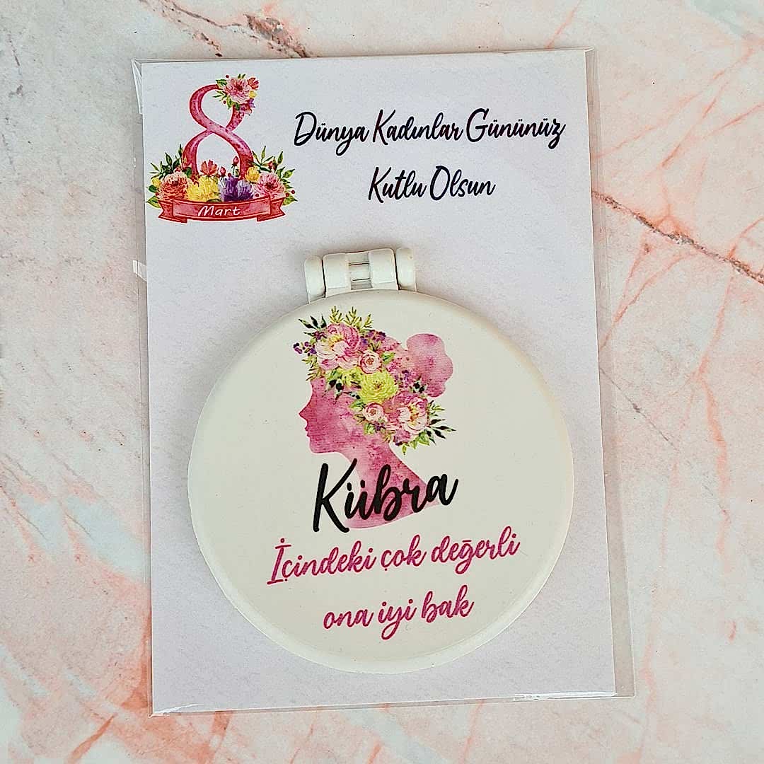 Tek Tek İsimli Pembe Kadın Silüeti 8 Mart Hediyelik Ayna