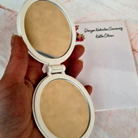 Tek Tek İsimli Pembe Kadın Silüeti 8 Mart Hediyelik Ayna