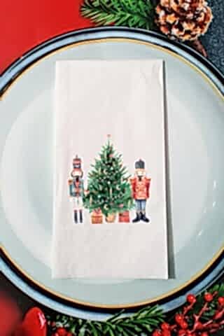 Yılbaşı Ağacı ve Kurşun Askerler Yılbaşı Sunum Peçetesi