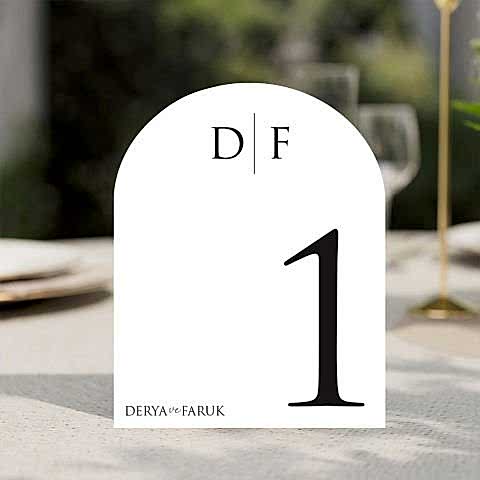 Zarif Logo Konsept Masa Numara Kartı