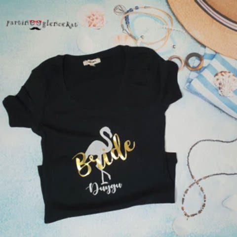 Gold Beyaz Flamingo İsme Özel Baskılı Siyah Tshirt